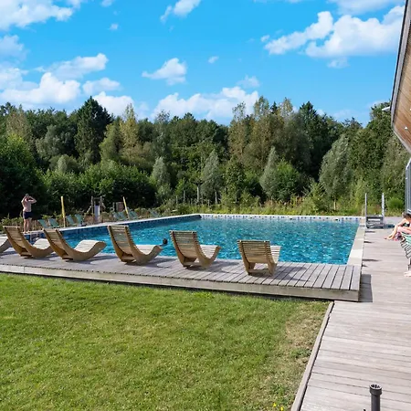 Dom wakacyjny Stylish Hideaway With Sauna Antoing