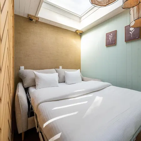 Stylish Hideaway With Sauna Antoing